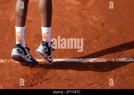 Die Schuhe von Gael Monfils aus Frankreich konkurrieren während der French Tennis Open im Roland Garros Stadion in Paris, Frankreich, am 2. Juni 2014 - Foto Philippe Millereau / KMSP / DPPI Stockfoto