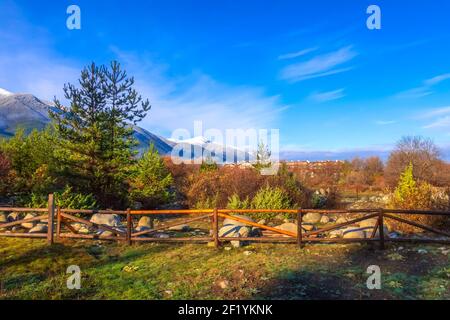 Herbstlandschaft in Bansko, Bulgarien Stockfoto