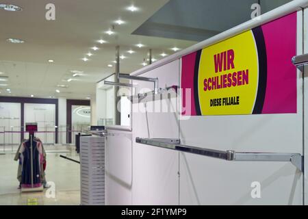 Galeria Karstadt Kaufhof, Geschäftsschluss, Witten, Nordrhein-Westfalen, Deutschland, Europa Stockfoto