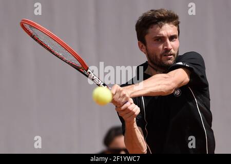 Gilles Simon aus Frankreich tritt am vierten Tag der French Open 2015 bei Roland Garros am 27. Mai 2015 in Paris, Frankreich, im Männermatch an. Foto Philippe Millereau / KMSP / DPPI Stockfoto