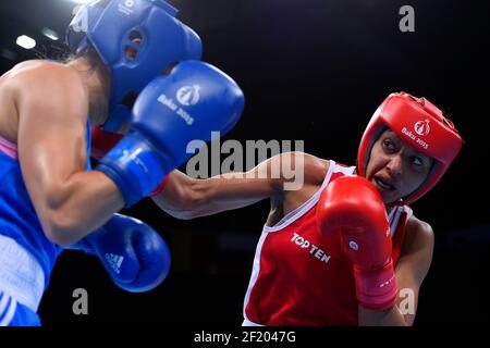 Estelle Mossy von Frankreich tritt im Boxing Women's Light (57-60kg) gegen Tasheena Bugar von Deutschland während der Europäischen Spiele 1st 2015 in Baku, Aserbaidschan, Tag 14, am 26. Juni 2015 - Foto Julien Crosnier / KMSP / DPPI Stockfoto