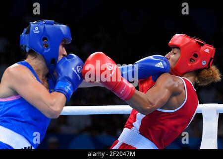 Estelle Mossy von Frankreich tritt im Boxing Women's Light (57-60kg) gegen Tasheena Bugar von Deutschland während der Europäischen Spiele 1st 2015 in Baku, Aserbaidschan, Tag 14, am 26. Juni 2015 - Foto Julien Crosnier / KMSP / DPPI Stockfoto