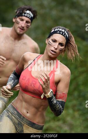 Die Miss France 2011 Laury Thilleman tritt am 19. September 2015 beim Reebok Spartan Race in Jablines an. Das Spartan Race ist ein Rennen im Schlamm mit mehreren Hindernissen. Foto Philippe Millereau / KMSP /DPPI Stockfoto