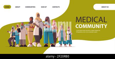 arabisches Team von medizinischen Fachkräften diskutieren während des Treffens arabischen Ärzten Stehend zusammen Medizin Gesundheitswesen Konzept horizontale volle Länge Kopieraum vektorgrafik Stock Vektor
