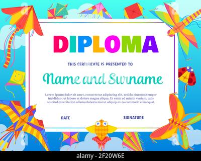 Schule Bildung Diplom Vektor-Vorlage mit Cartoon Drachen fliegen in blau wolkigen Himmel. Schule oder Kindergarten Schüler Zertifikat Rahmen für Teilnehmer Stock Vektor