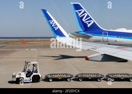 Tokio, Japan. März 2021, 10th. Nippon Airways (ANA) Flugzeuge werden am Tokyo International Airport, allgemein bekannt als Haneda Airport in Tokyo gesehen. Kredit: SOPA Images Limited/Alamy Live Nachrichten Stockfoto