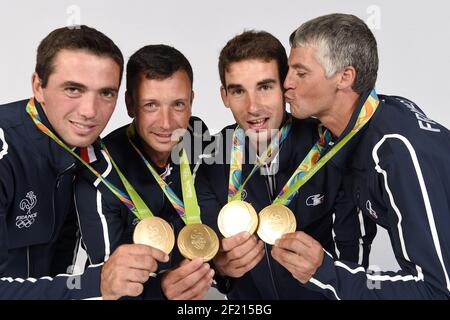 Französische Goldmedaillengewinner im Reitsport dreitägige Veranstaltung Mathieu Lemoine, Thibaut Vallette, Astier Nicolas, Karim Laghouag Pose im Club Frankreich, während der Olympischen Spiele RIO 2016, am 9. August 2016, in Rio, Brasilien - Photo Pool / KMSP / DPPI Stockfoto