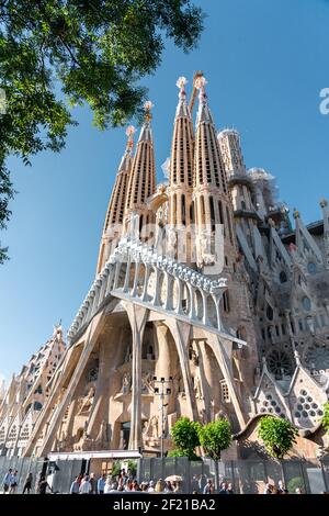 BARCELONA, SPANIEN - 07. JUNI 2019: Baukonstruktionen Krane arbeiten an der Sagrada Familia, die Bauarbeiten werden voraussichtlich im Jahr 2026 zu beenden Stockfoto