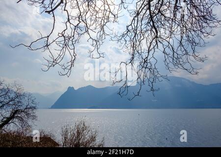 Ostküste des traunsees bei gmunden im oberen Teil österreichische Region salzkammergut Stockfoto