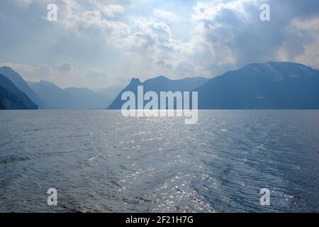 Ostküste des traunsees bei gmunden im oberen Teil österreichische Region salzkammergut Stockfoto