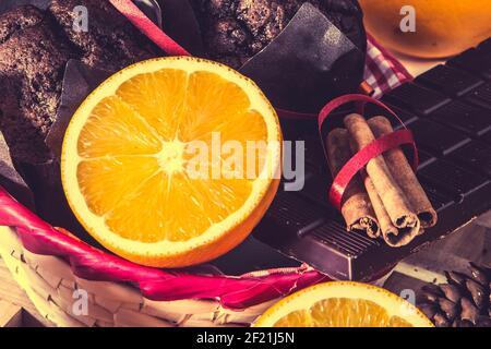 Orange und Muffins für Weihnachten Retro-Stil Stockfoto