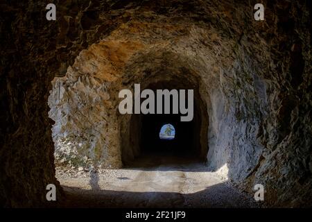 Tunnel an der Ostküste des traunsees bei gmunden In der oberösterreichischen Region salzkammergut Stockfoto