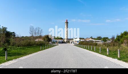 Blick auf den Leuchtturm Les Baleines an der Westküste Frankreich Stockfoto