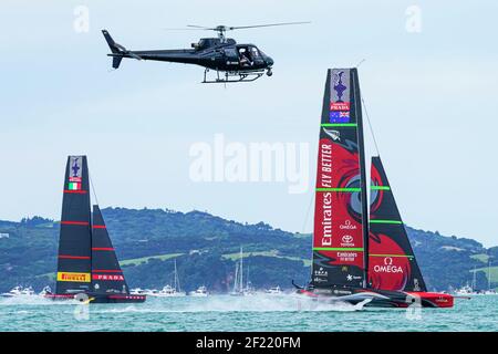 Auckland, Neuseeland. März 2021, 10th. Luna Rossa Prada Pirelli (L) aus Italien und Emirates Team Neuseeland segeln während des America's Cup Finals 36th in Auckland, Neuseeland, 10. März 2021. (COR36/Studio Borlenghi/Handout via Xinhua) Quelle: Xinhua/Alamy Live News Stockfoto