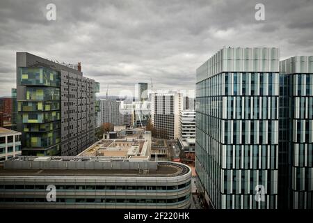 Manchester Spinningfields Viertel von oben über der Skyline mit Manchester Ziviljustizzentrum und Büros Stockfoto