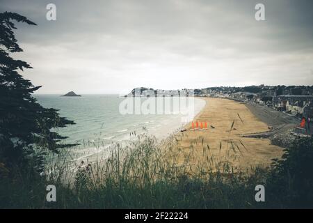 Pleneuf Val Andre Strand und Stadtlandschaft, Bretagne, Frankreich Stockfoto