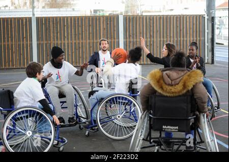 Schwimmer David Smetanine beim Treffen von Sportlern und Schulkindern am College Dora Maar, St Denis, am 3. Februar 2017 - Foto Alain Gadoffre / KMSP / DPPI Stockfoto