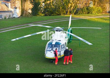 Great Northern Air Ambulance Service Hubschrauber, Eurocopter AS365 Dauphin N2, Registrierung G-NHAC. Bowling Fell, Kendal, Cumbria, England, Großbritannien Stockfoto