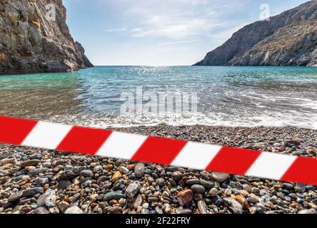 Panoramablick auf schönen Strand, türkisfarbene Lagune und Felsen. Reise- und Urlaubskonzept. Agio Farango Strand. Kreta. Stockfoto
