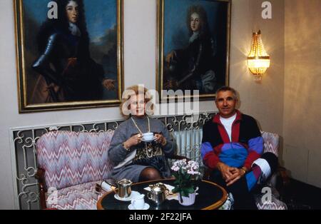 ZSA Zsa Gabor und Ehemann Frederic Prinz von Anhalt im Rahmen ihrer Aslan Therapie in Bad Kissingen, Deutschland 1992. Stockfoto