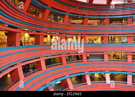 Canal City Hakata ist ein Einkaufs- und Unterhaltungskomplex in Fukuoka. Japan Stockfoto