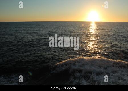 Sonnenuntergang über dem Atlantik vor der Westküste Afrika Stockfoto