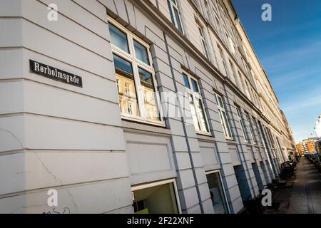 Rørholmsgade ist eine Straße in Kopenhagen, die überwiegend von Künstlern und Kunstgalerien besetzt ist. Stockfoto