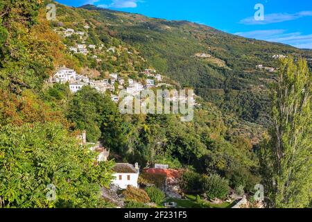 Luftaufnahme des Dorfes Makrinitsa, Pelion, Griechenland Stockfoto