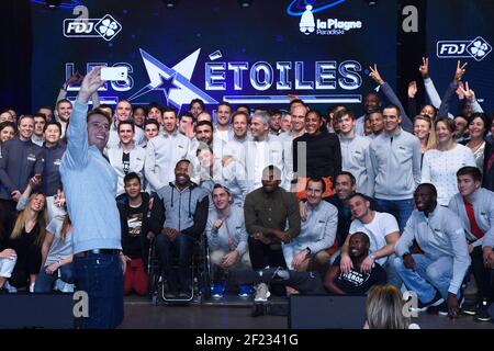 Tony Estanguet (Champion Canoe Kayak und Paris 2024 Präsident) mit Athleten während der Etoiles du Sport 2017 in La Plagne, Frankreich, am 15.-20. Dezember 2017 - Foto Jean-Marie Hervio / KMSP / DPPI Stockfoto