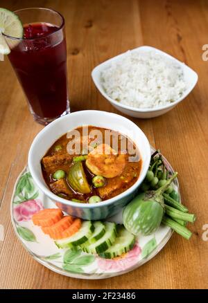 101 Thai Kitchen Pic Shows: Gesalzene Fischeingeweide Curry Stockfoto