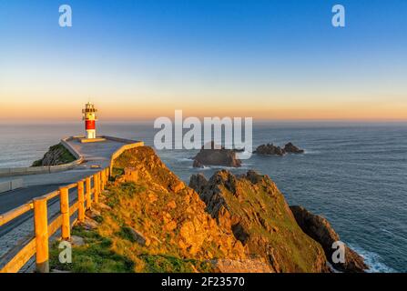 Der Leuchtturm Cabo Ortegal an der Küste Galiciens sonnenaufgang Stockfoto