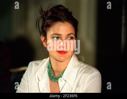 Drew Barrymore bei einer Pressekonferenz am 2000to. November wird ihr neuer Film 'Charlies Angels' vorgestellt. Der Film ist auch mit Cameron Diaz zu sehen Stockfoto