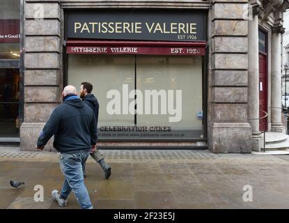 Piccadilly, London, Großbritannien. März 2021, 10th. Lockdown: Geschlossene und verschlossene Patisserie Valerie, Schlösser vom Vermieter gewechselt. Kredit: Matthew Chattle/Alamy Live Nachrichten Stockfoto
