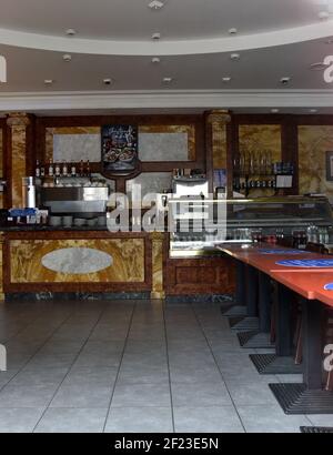 Piccadilly, London, Großbritannien. März 2021, 10th. Lockdown: Geschlossene und verschlossene Patisserie Valerie, Schlösser vom Vermieter gewechselt. Kredit: Matthew Chattle/Alamy Live Nachrichten Stockfoto