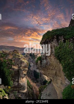 Das Holly-Kloster von Meteora Griechenland. Felsformationen aus Sandstein. Stockfoto