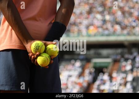 Illustration von Tennisbällen während des Halbfinales der Roland Garros French Tennis Open 2018, Tag 13, am 8. Juni 2018, im Roland Garros Stadion in Paris, Frankreich - Foto Philippe Millereau / KMSP / DPPI Stockfoto