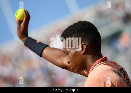 Illustration des Balljungen während des Halbfinales der Roland Garros French Tennis Open 2018, Tag 13, am 8. Juni 2018, im Roland Garros Stadion in Paris, Frankreich - Foto Philippe Millereau / KMSP / DPPI Stockfoto