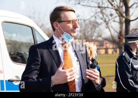 Innenminister Prof. Dr. Roland Wöller und Landespolizipräsident Horst Kretzschmar beim Pressetermin zur Einführung des neuen Einsatzmittels Bodycam Stockfoto