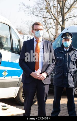 Innenminister Prof. Dr. Roland Wöller und Landespolizipräsident Horst Kretzschmar beim Pressetermin zur Einführung des neuen Einsatzmittels Bodycam Stockfoto