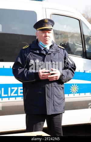 Innenminister Prof. Dr. Roland Wöller und Landespolizipräsident Horst Kretzschmar beim Pressetermin zur Einführung des neuen Einsatzmittels Bodycam Stockfoto
