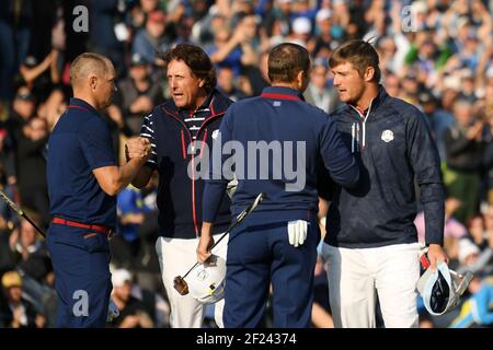 Alex Noren (SWE), Phil Mickelson (USA), Sergio Gartcia (Esp) und Bryson Dechambeau (USA) während der viersitzigen Sitzung des Ryder Cup 2018 am freitagnachmittag im Golf National in Saint-Quentin-en-Yvelines, Frankreich, 28. September 2018 - Foto Philippe Millereau / KMSP / DPPI Stockfoto