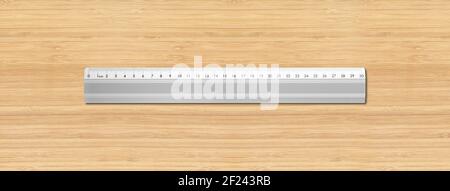 Metalllineal isoliert auf Holzhintergrund Stockfoto
