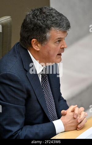 Der flämische Minister für Innenpolitik und Zusammenleben Bart Somers im Bild während einer Plenarsitzung des flämischen Parlaments am Mittwoch in Brüssel Stockfoto