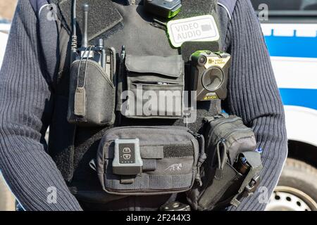 Innenminister Prof. Dr. Roland Wöller und Landespolizipräsident Horst Kretzschmar beim Pressetermin zur Einführung des neuen Einsatzmittels Bodycam Stockfoto