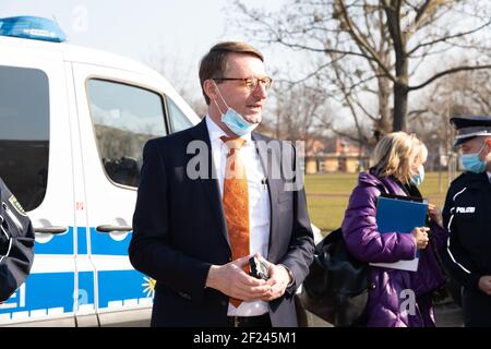 Innenminister Prof. Dr. Roland Wöller und Landespolizipräsident Horst Kretzschmar beim Pressetermin zur Einführung des neuen Einsatzmittels Bodycam Stockfoto