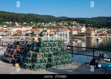 Das Küstendorf Combarro an der Ria de Pontevedra, in der Provinz Pontevedra, Galizien, Nordspanien Stockfoto