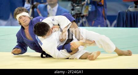 OLYMPISCHE SPIELE PEKING 2008. HERREN 60KG JUDO REPECHAGE. CRAIG FALLON WÄHREND SEINES SPIELS MIT KIM KYONG (NORDKOREA) BILD DAVID ASHDOWN Stockfoto