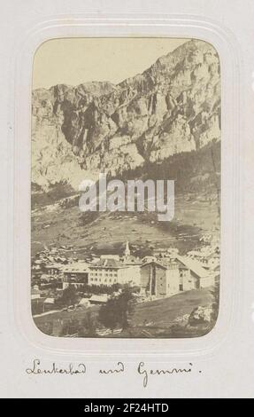 Blick auf Leukerbad und Gemmi im Wallis.Teil des Reisealbummit Bildern von Sehenswürdigkeiten in der Schweiz. Stockfoto