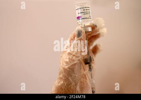 Rom, Italien. März 2021, 10th. Rom, Den 10. März 2021. Verabreichung von Anti-Covid-Impfstoffen am Rotkreuz am Bahnhof Termini nur redaktionelle Verwendung Kredit: Unabhängige Fotoagentur/Alamy Live Nachrichten Stockfoto