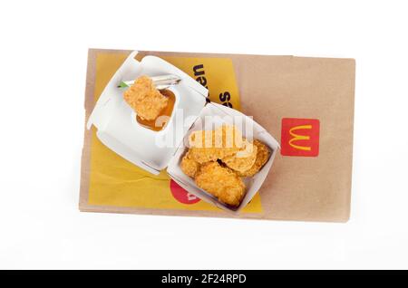 McDonald's 6-Pack Hähnchen McNuggets mit Dipping Sauce Stockfoto